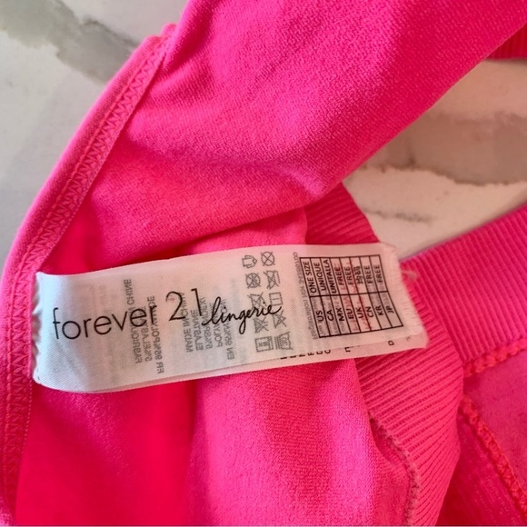 Neon Pink Bralette with Removable Padding / Bra with Soft Cups - Picture 5 of 7